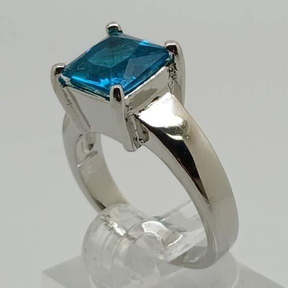 Princess Cut Blue Stone Solitaire Ring Silver Tone Tapered Band Size 6 - Picture 11 of 14